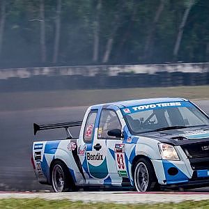 Isuzu D-MAX (No.93) - Pickup Open - Toyo 3K Racing Car Thailand 2017 Round 5 - YouTube